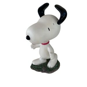 Vintage United Features Syndicate Peanuts Dancing Snoopy Garden Statue Figurine